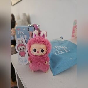Pin For Love Keychain Labubu By Pop Mart - Letter Q